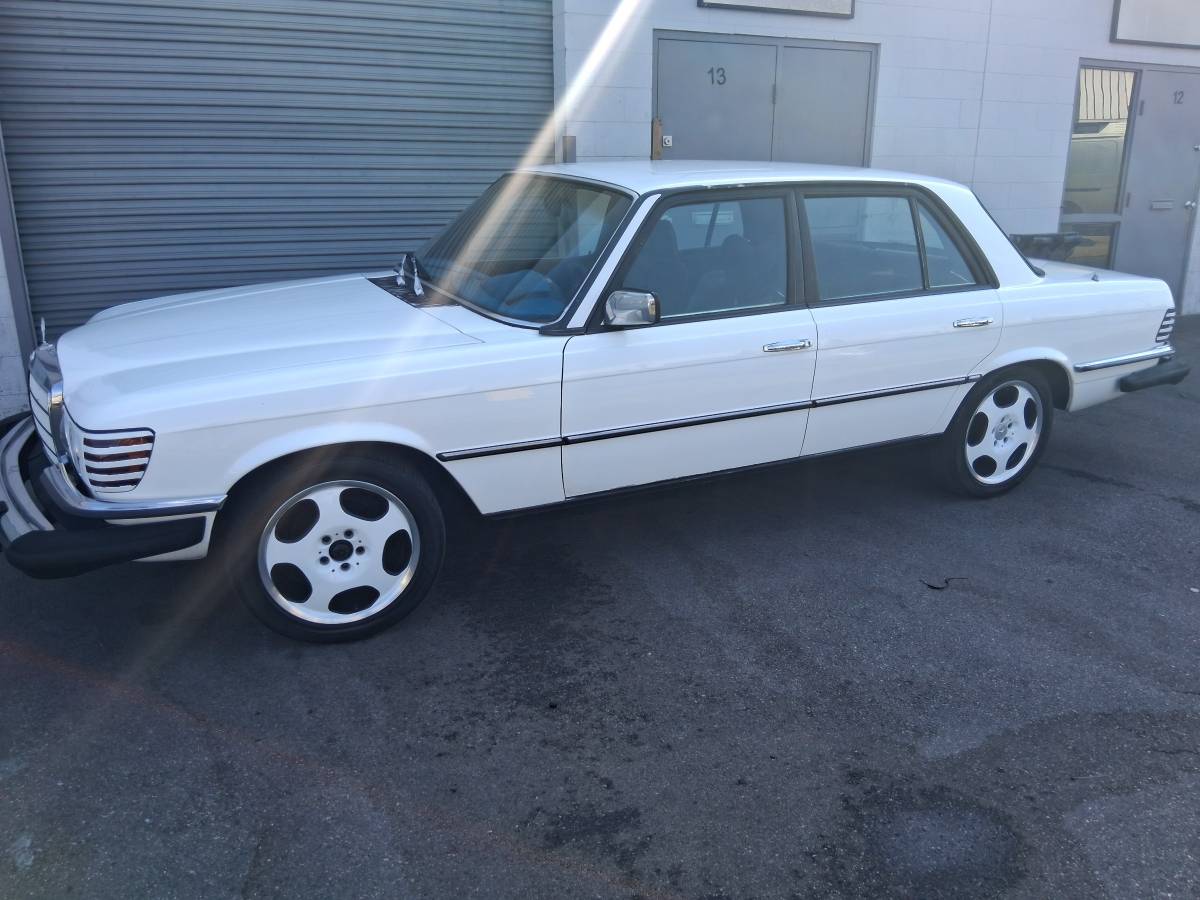 Mercedes-benz-300-sd-1979-white
