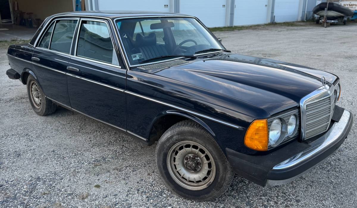 Mercedes-benz-300d-1977-blue