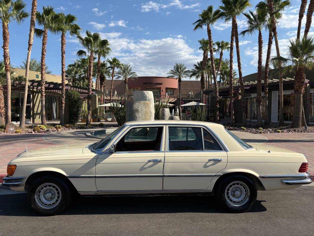 Mercedes-benz-300sd-1979