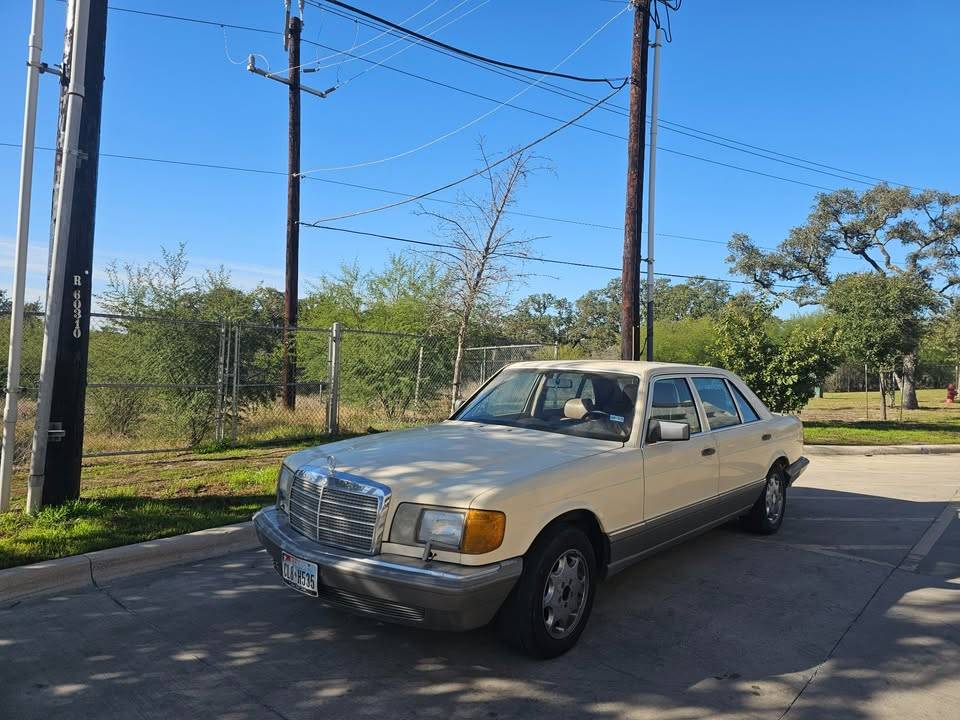 Mercedes-benz-C-class-1986