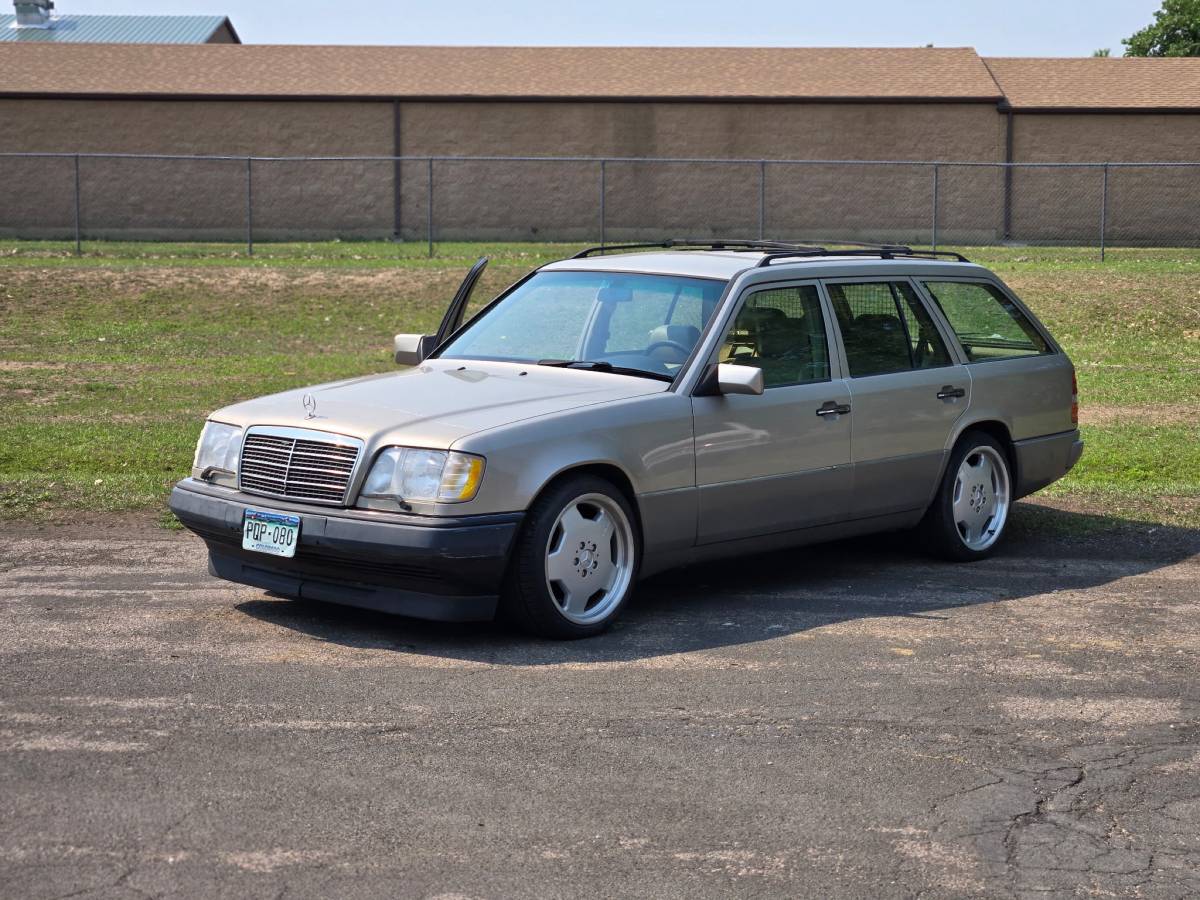 Mercedes-benz-E320-1995-brown