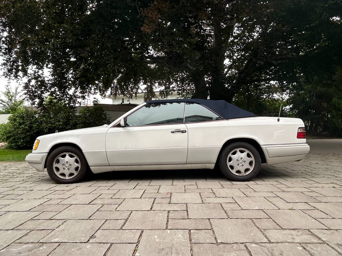 Mercedes-benz-E320-1995-white