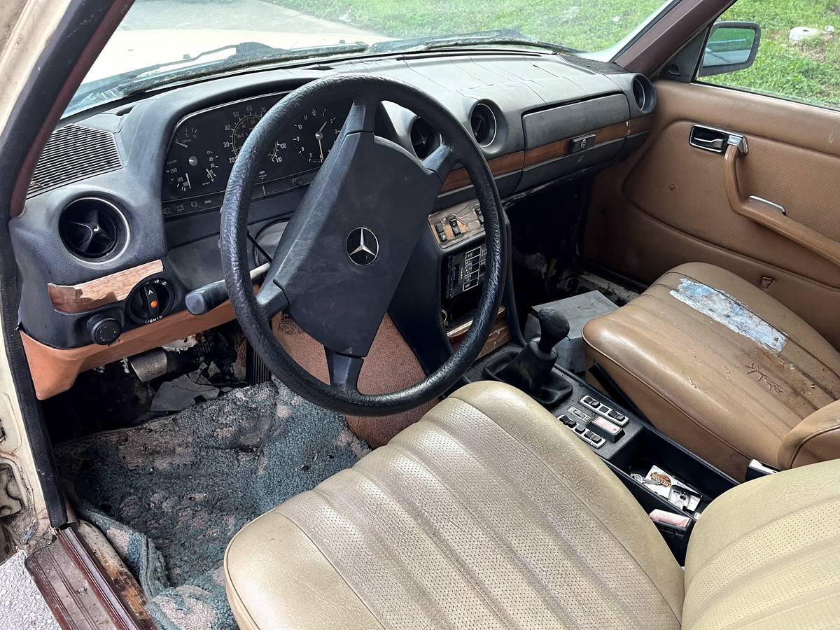 Mercedes-benz-c300-1979-custom