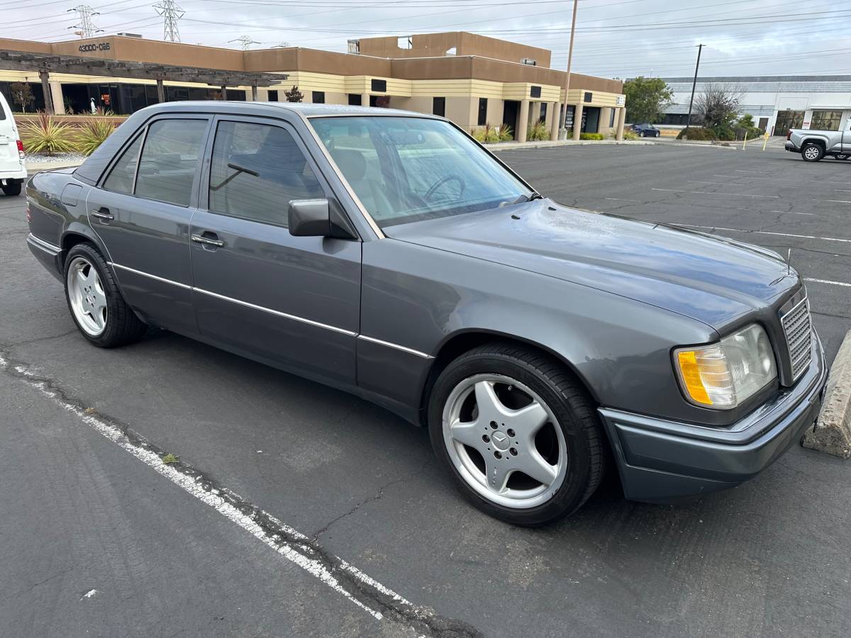 Mercedes-benz-e320-1995-grey