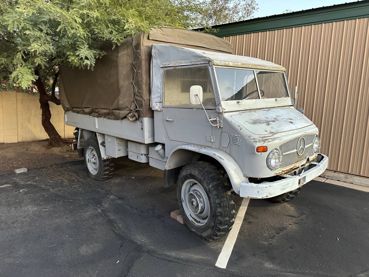 Mercedes-unimog-1961-grey
