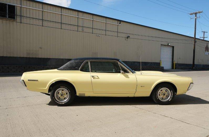 Mercury-Cougar-xr7-1967-yellow