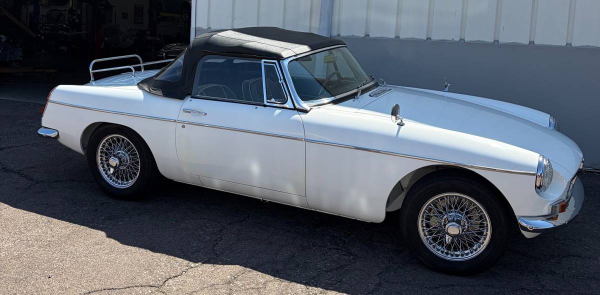 Mg-B-1965-white