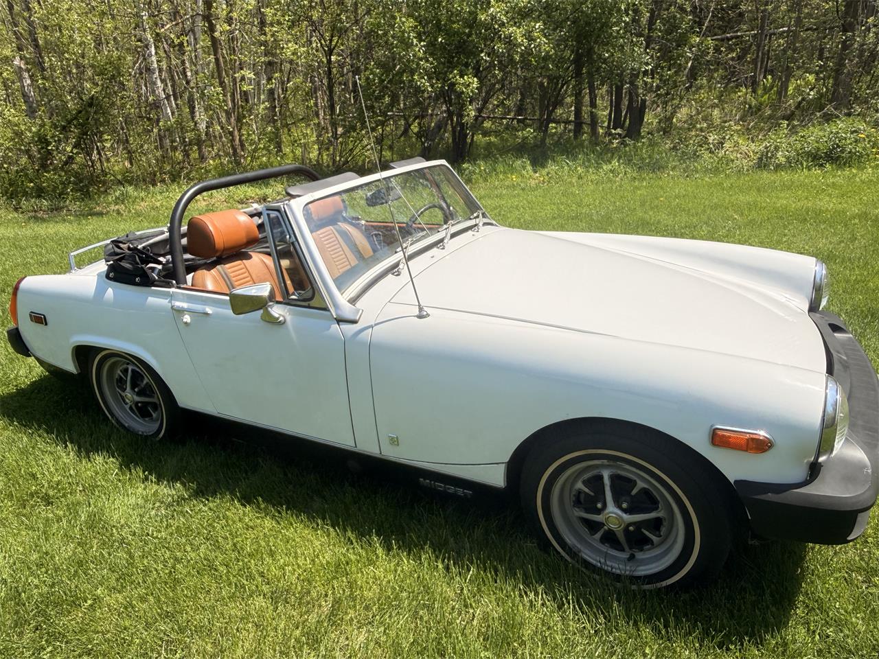 Mg-Mga-1500-1975-White-Tan