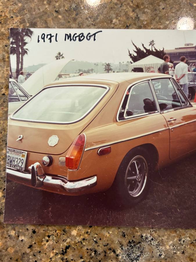 Mgb-gt-1971-orange