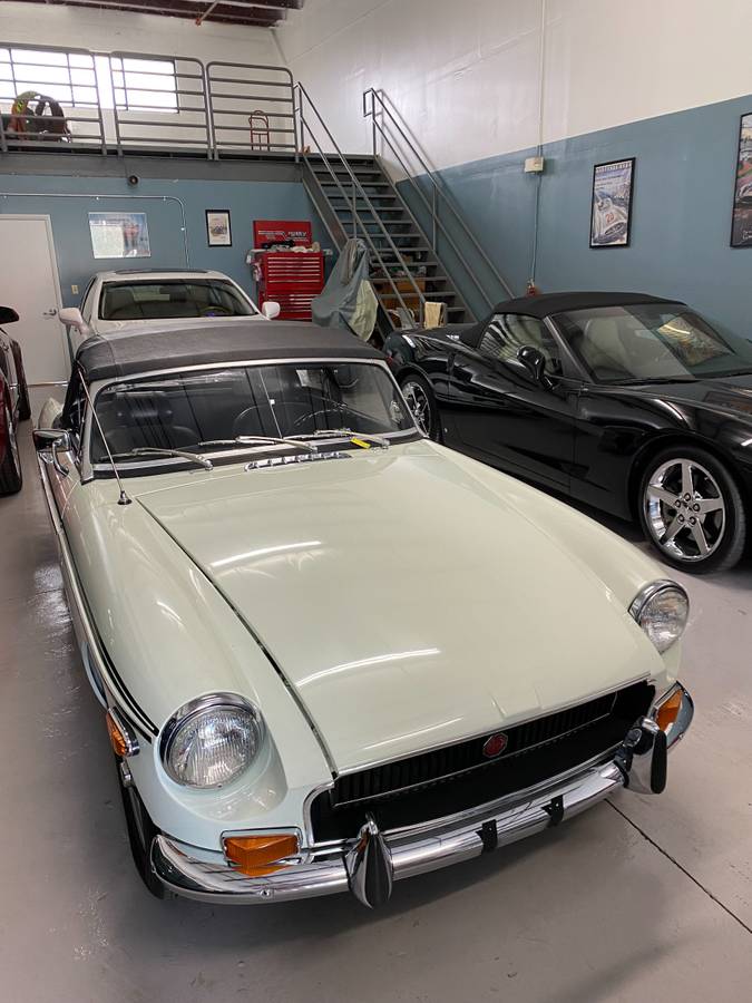 Mgb-roadster-1972-white