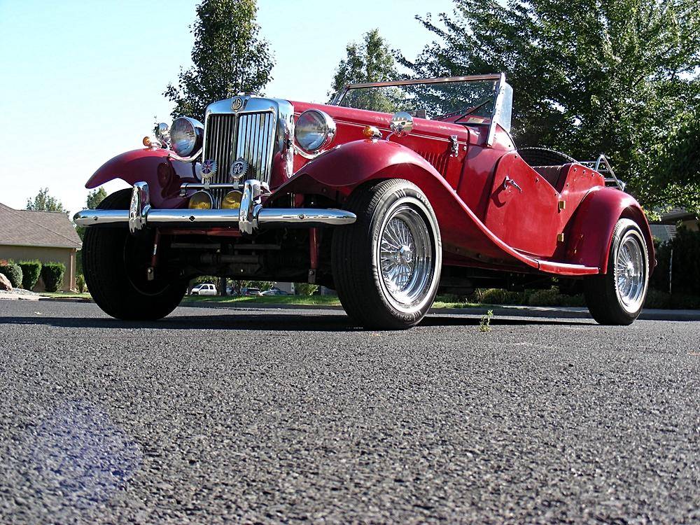 Mgtd-replica-fiberfab-international-1952-red