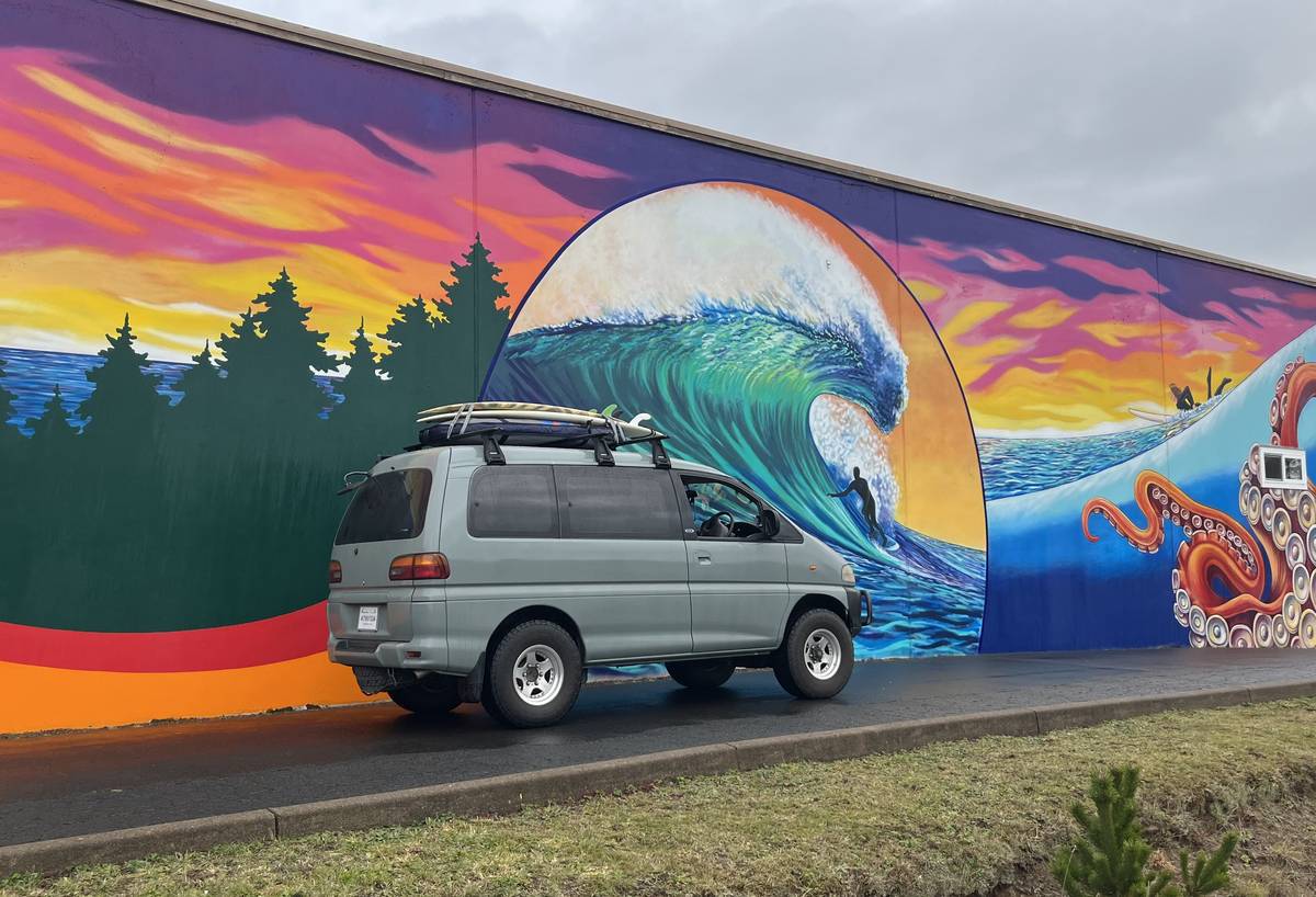 Mitsubishi-Delica-1994-blue