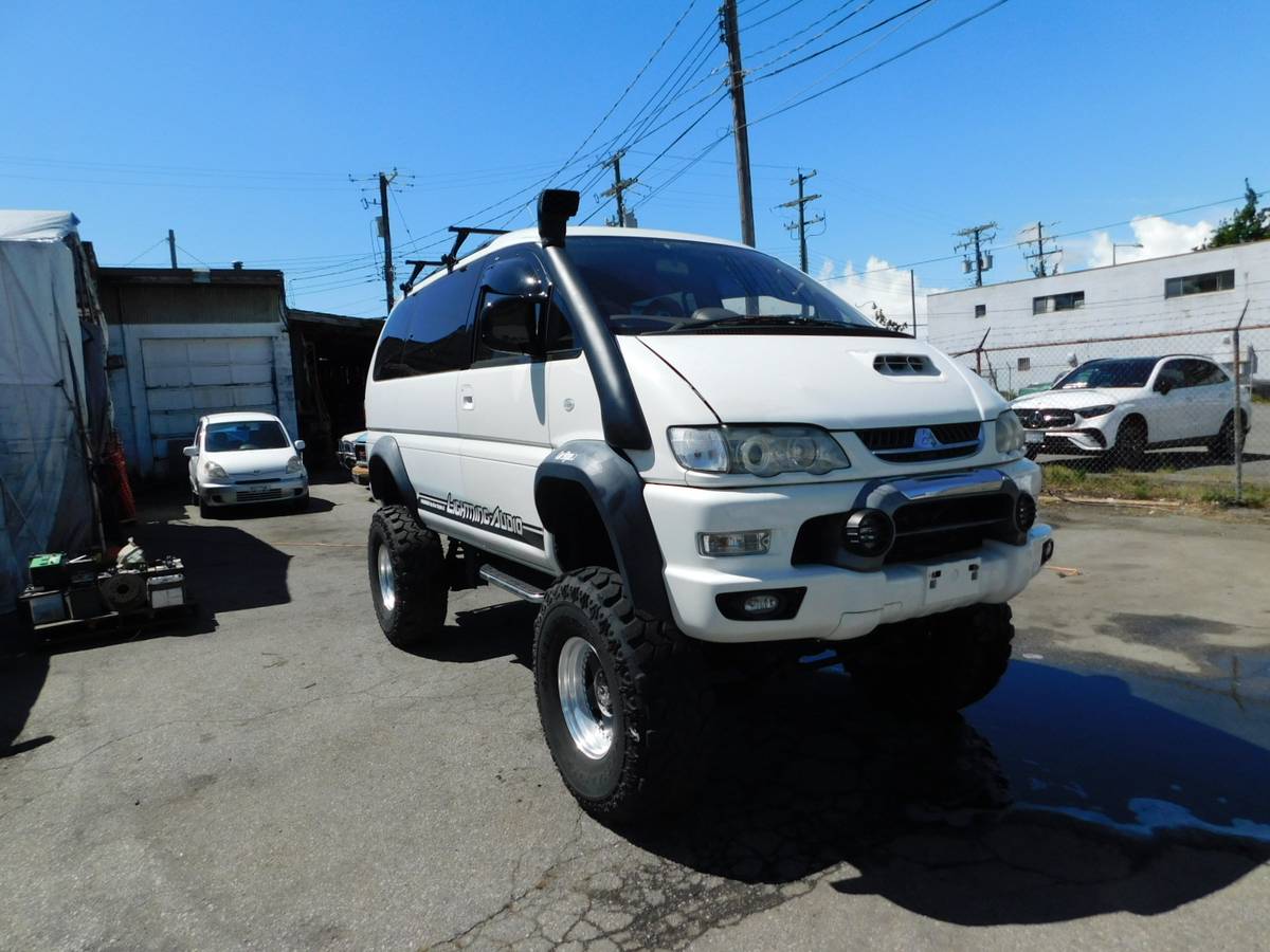Mitsubishi-Delica-l400-1994-white