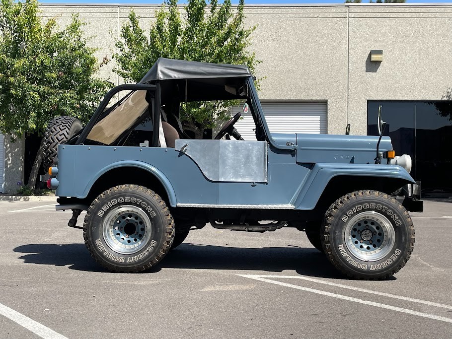 Mitsubishi-J59-JEEP-1980-JEEP-Black