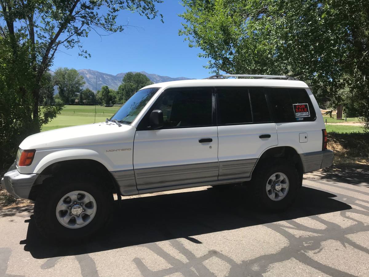 Mitsubishi-Montero-1994-white
