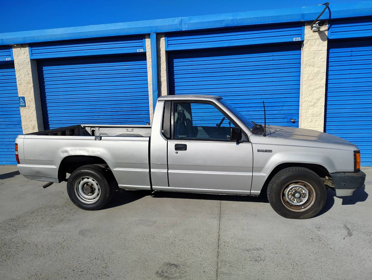 Mitsubishi-Ram-50-1992-silver