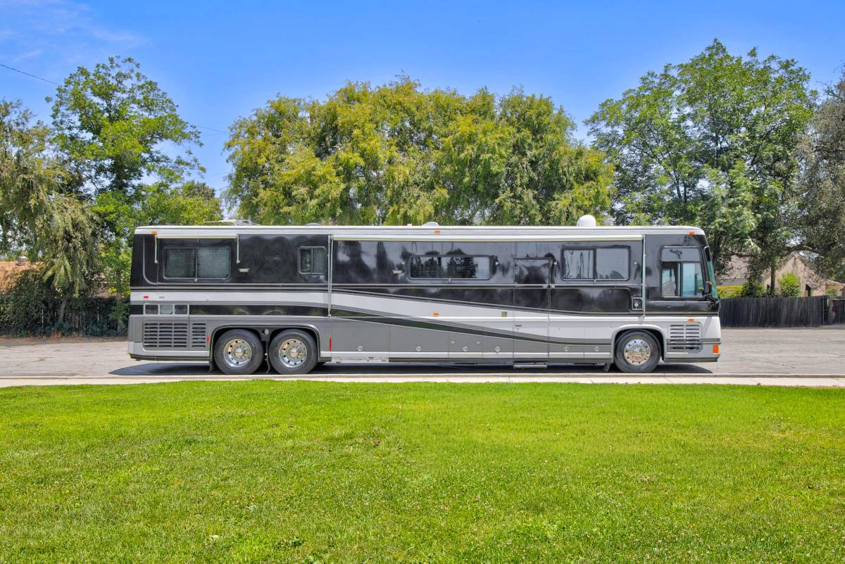 Newell-motorcoach-45′-1992