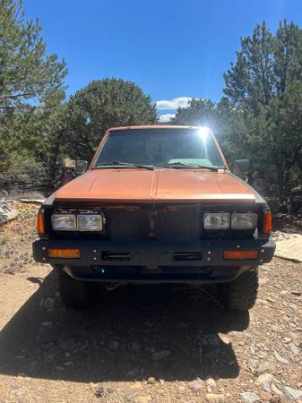 Nissan-720-pickup-1985-orange