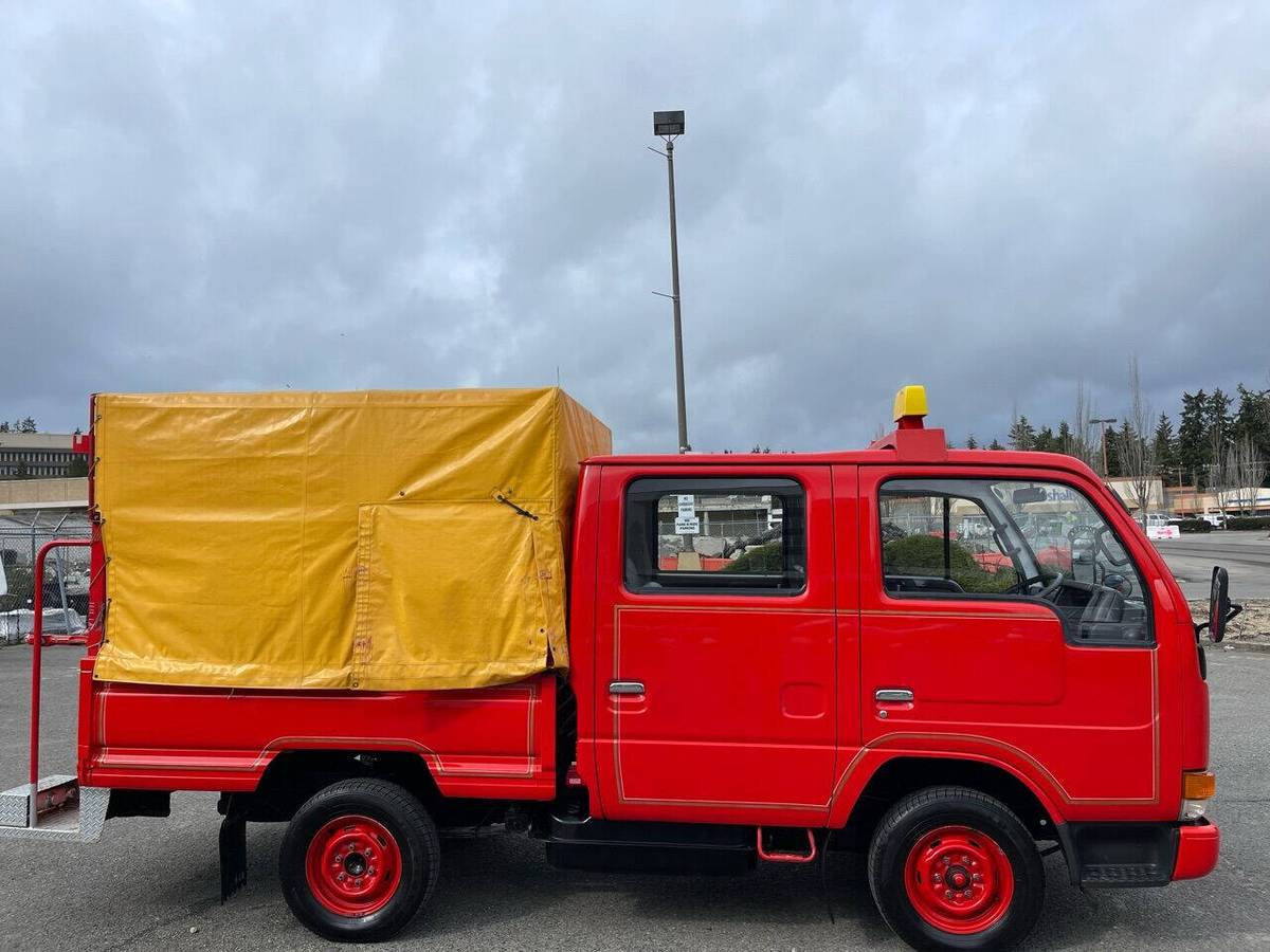 Nissan-Atlas-1992-red