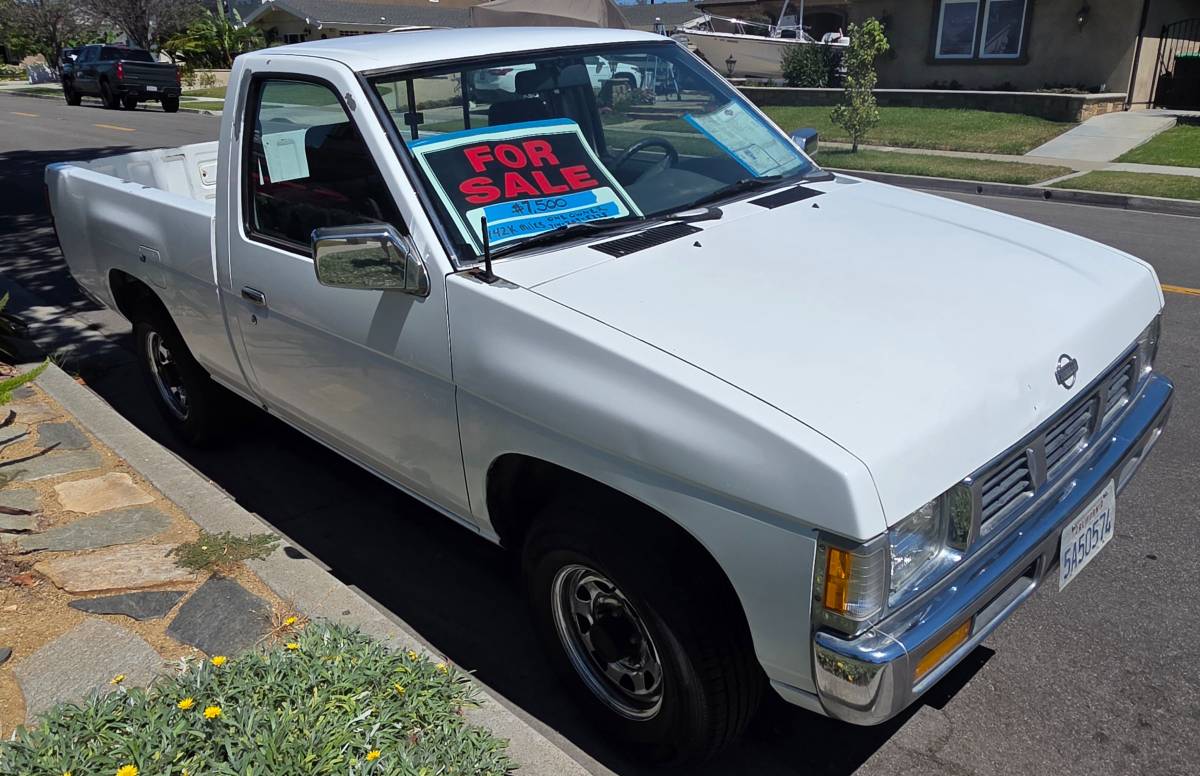 Nissan-D21-hardbody-xe-1994-white