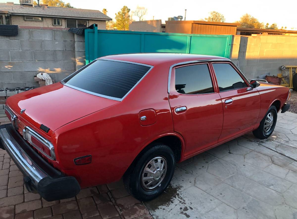 Nissan-Datsun-1976