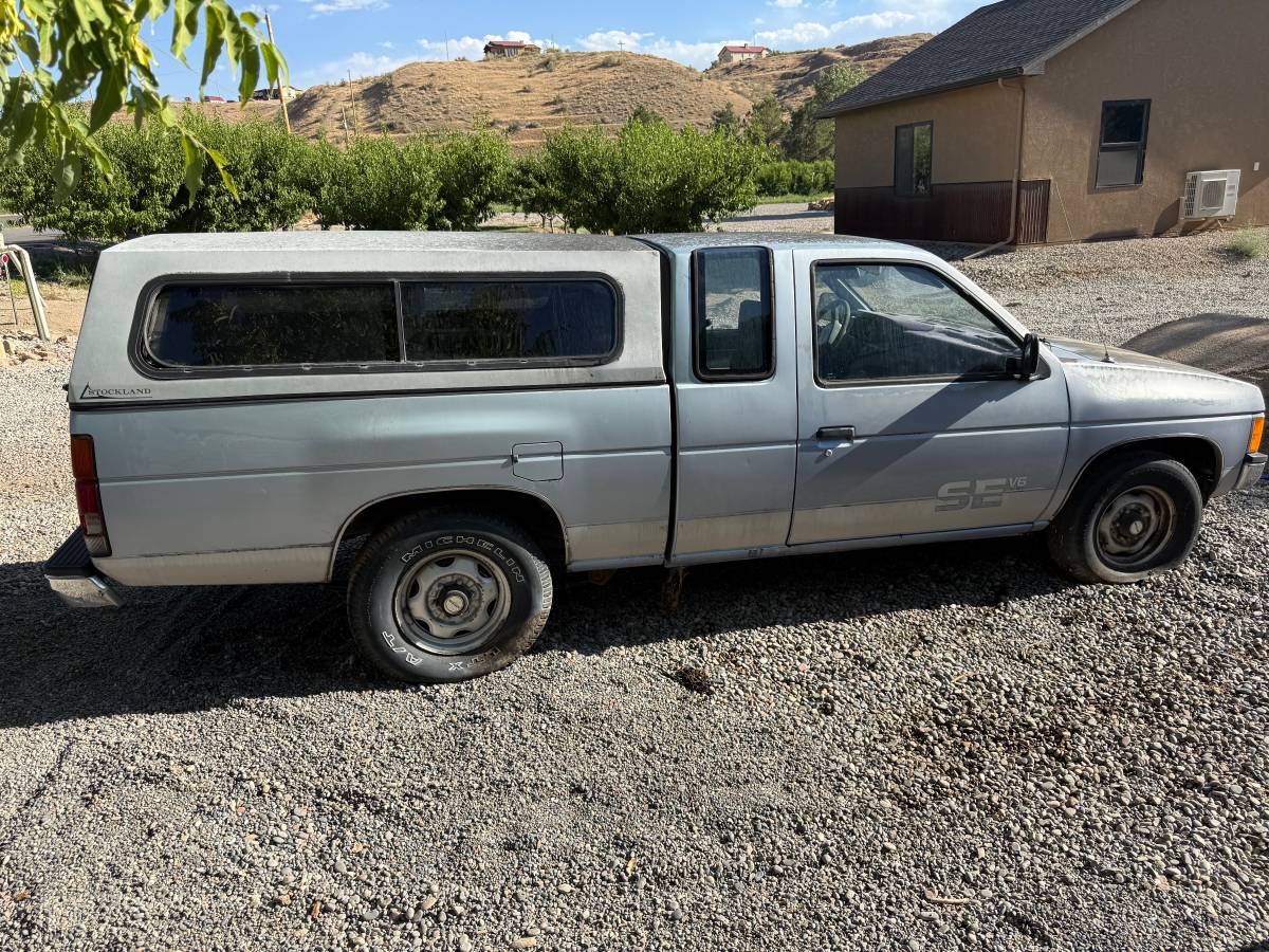Nissan-Hardbody-truck-1987-blue