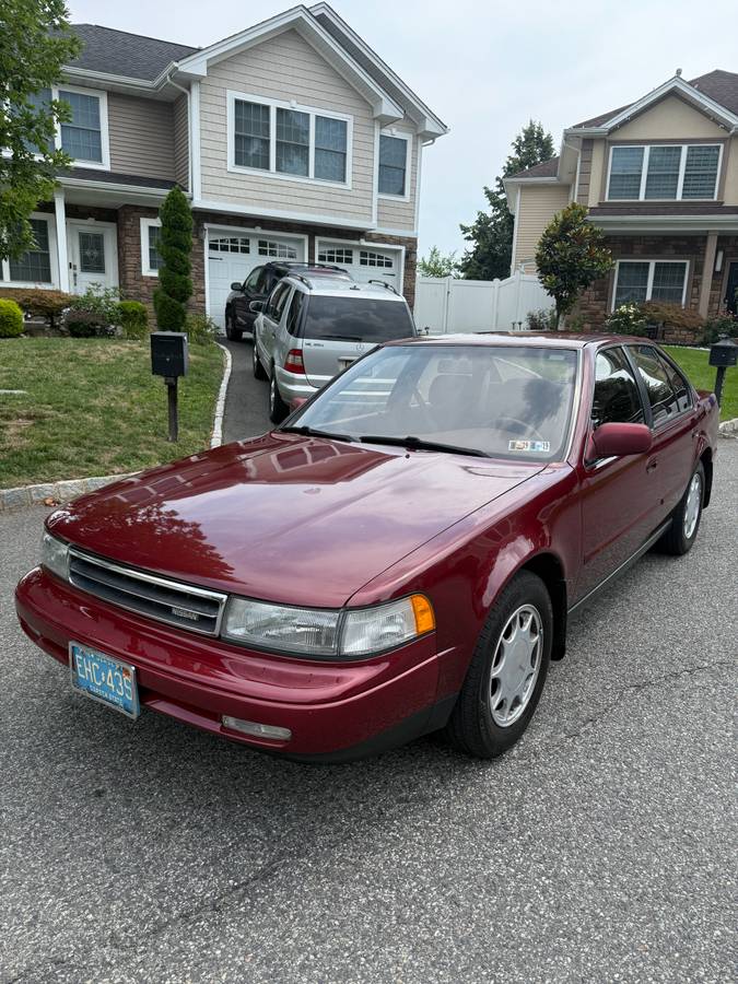 Nissan-Maxima-1990-red