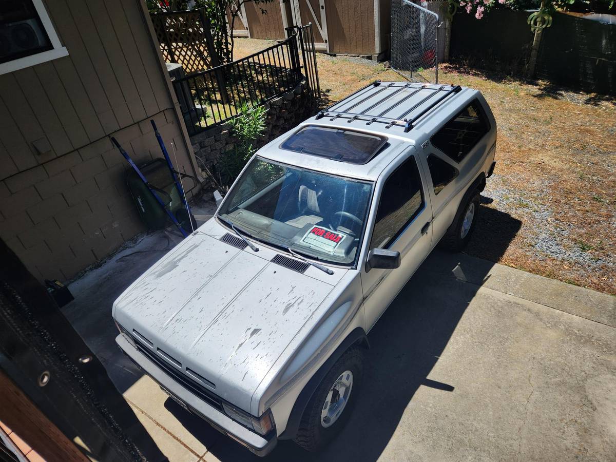 Nissan-Pathfinder-1988-silver
