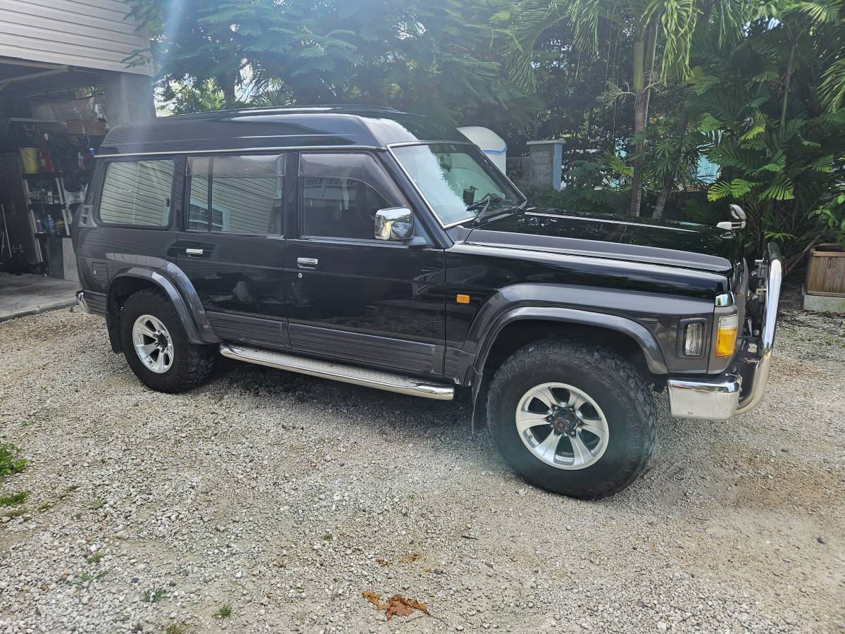 Nissan-Patrol-1996-black