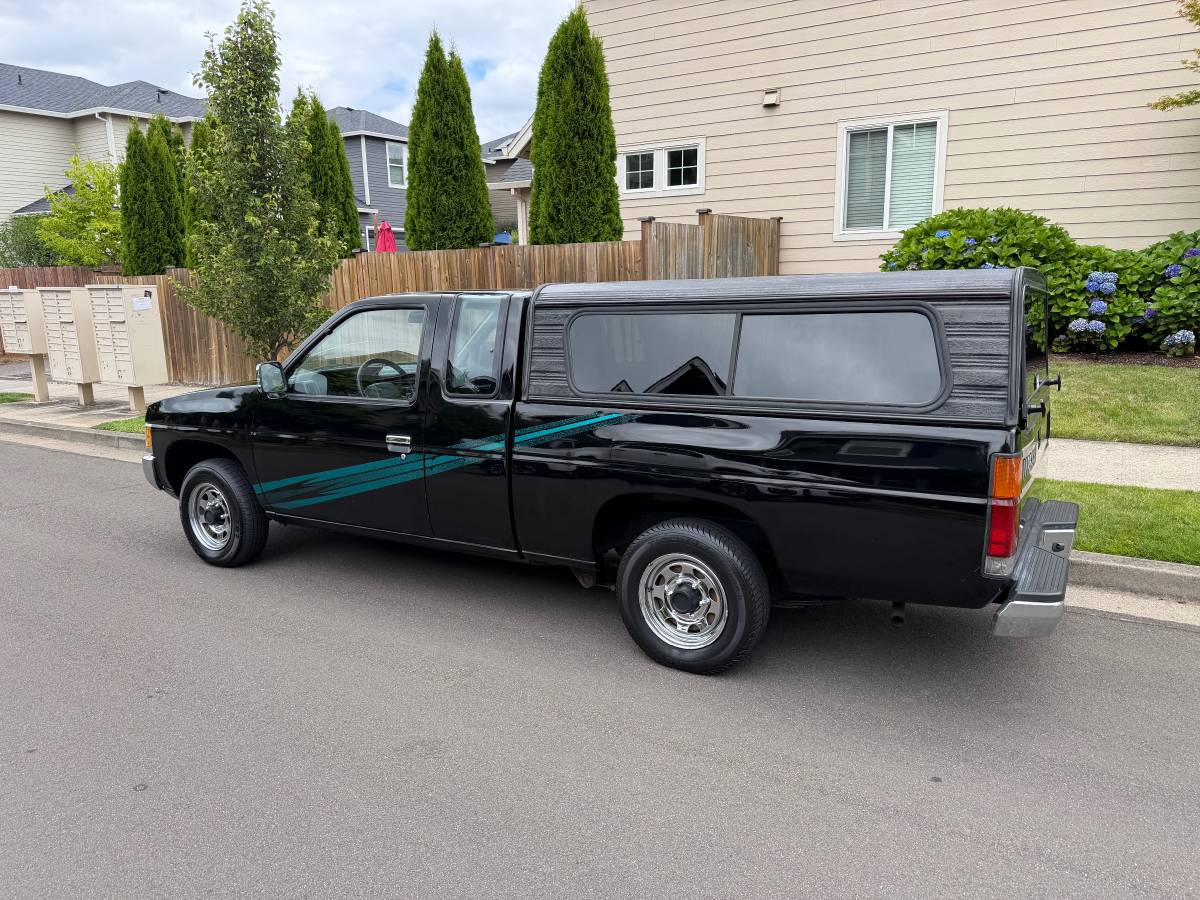 Nissan-Pickup-1993