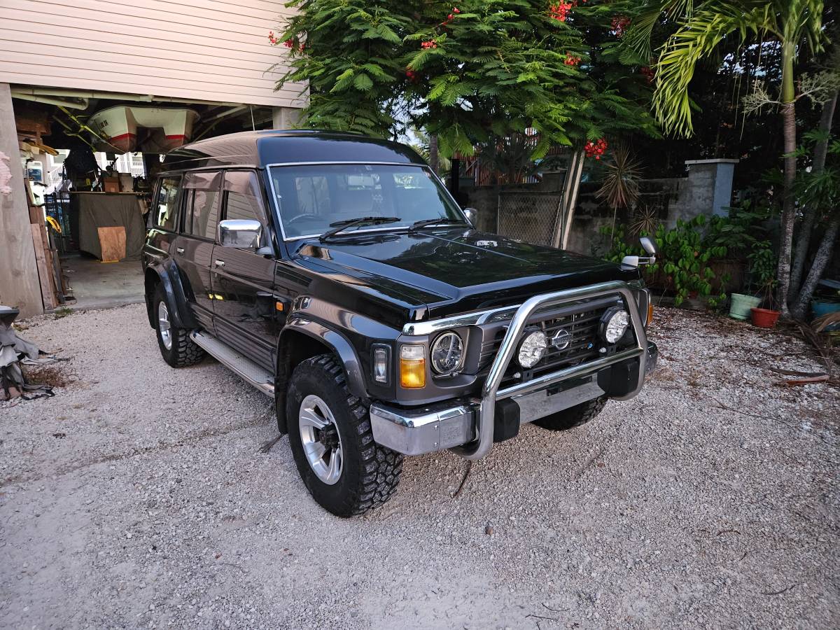 Nissan-Safari-1996-black