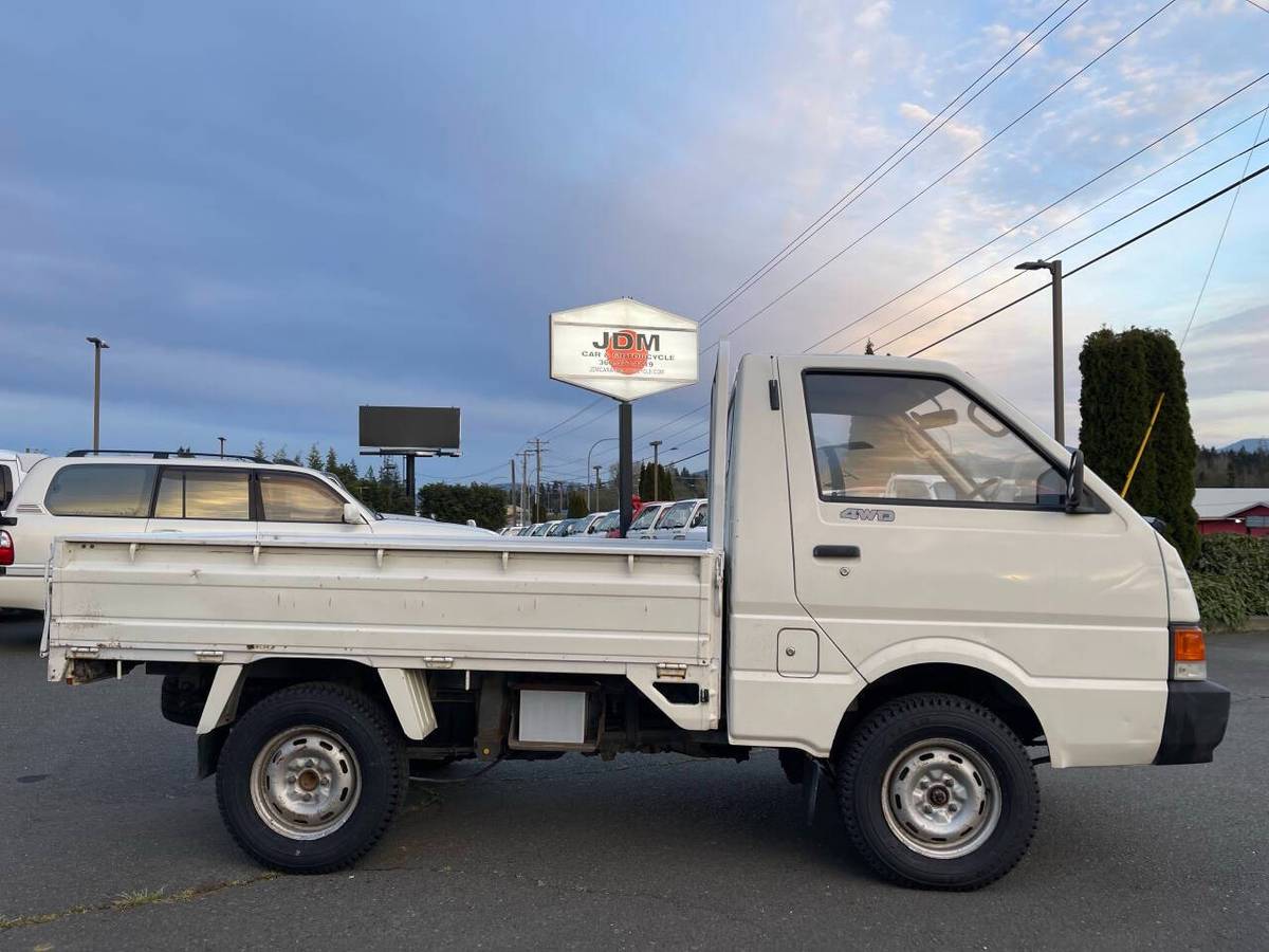 Nissan-Vanette-4x4-pick-up-1990-white