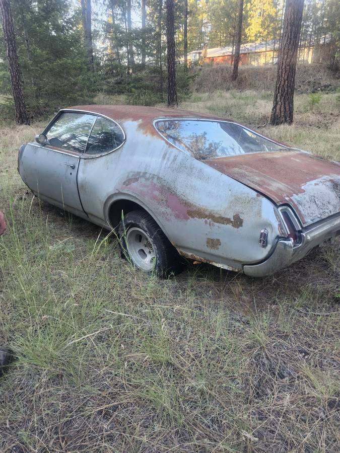 Olds-cutass-1969-silver