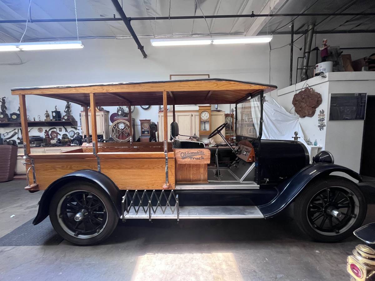 Oldsmobile-1921-black