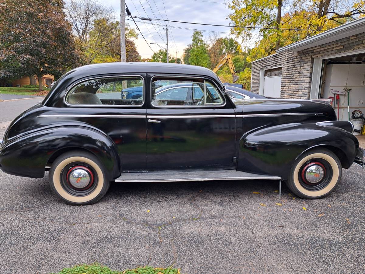 Oldsmobile-1940-black