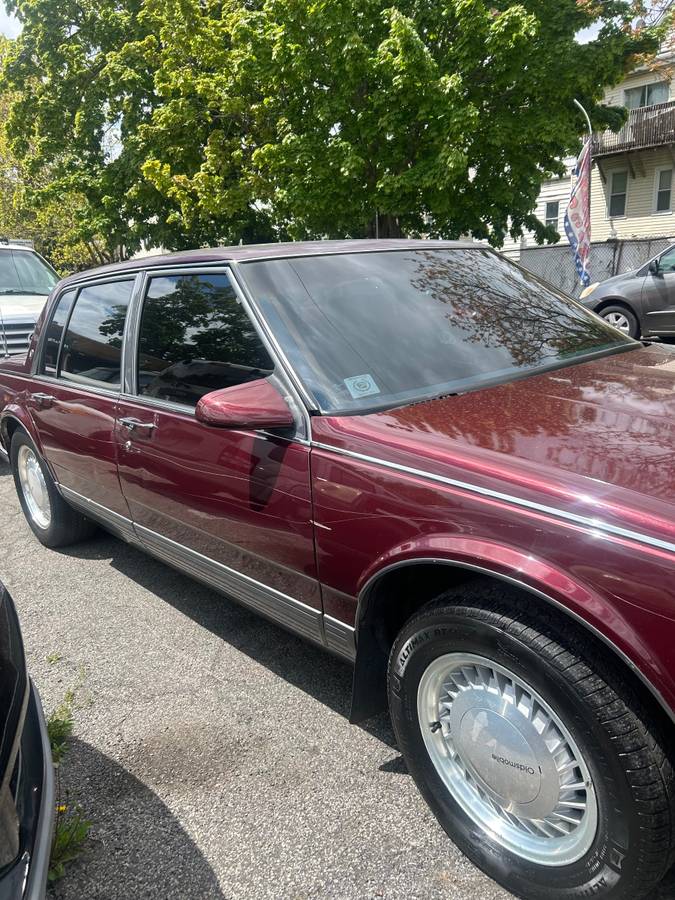 Oldsmobile-98-1987-red
