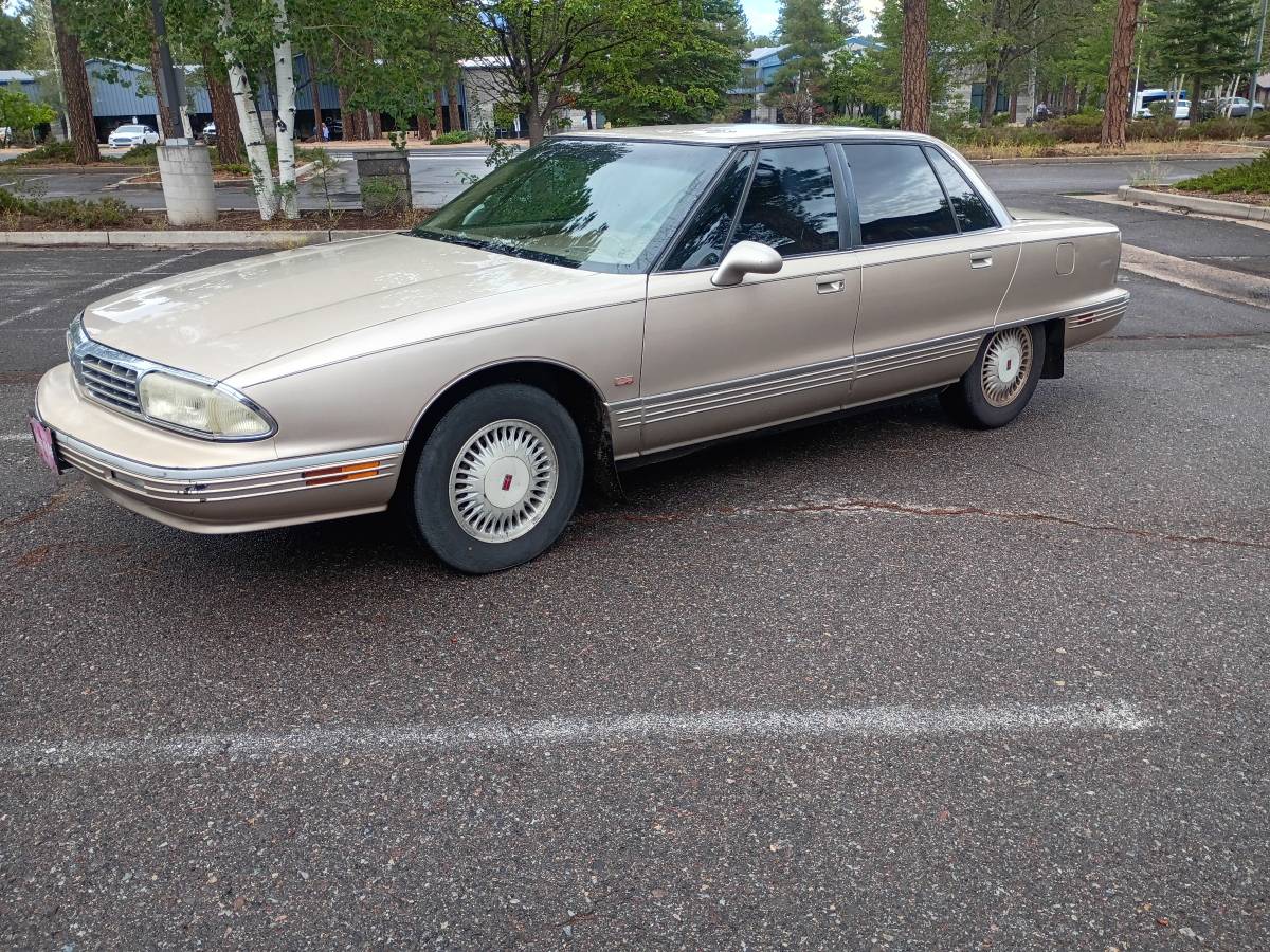 Oldsmobile-98-1995-brown