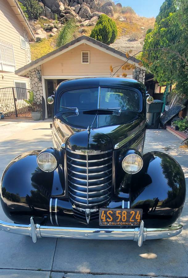 Oldsmobile-Business-coupe-1937
