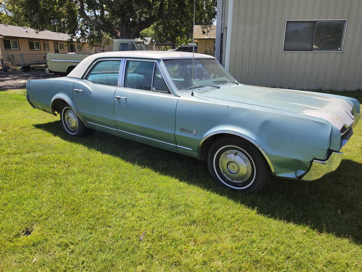 Oldsmobile-Cutlass-1967-green