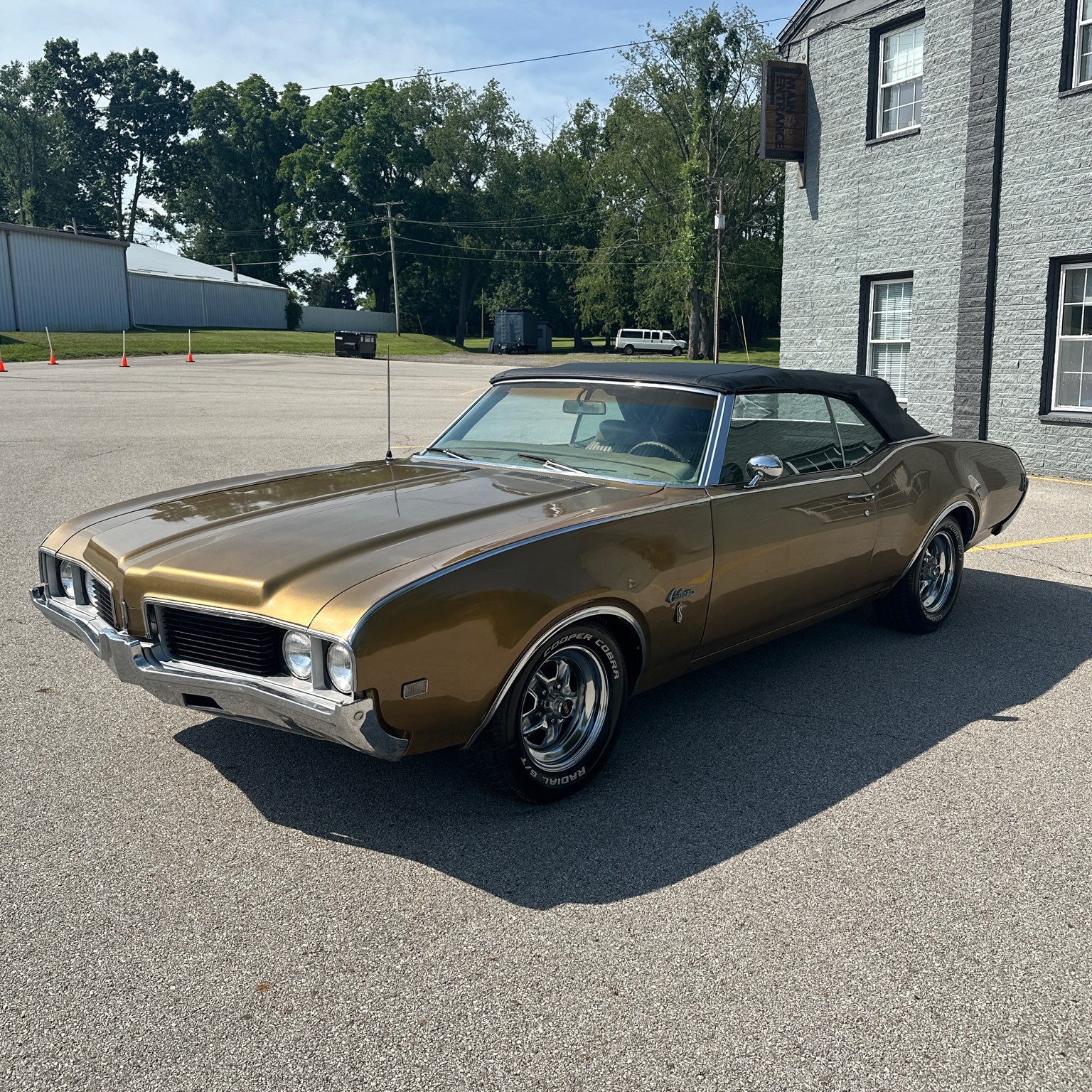 Oldsmobile-Cutlass-1969-Convertible-Tan