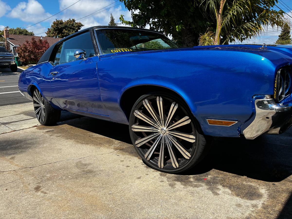 Oldsmobile-Cutlass-1972-blue
