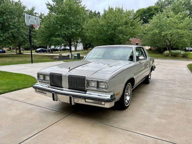 Oldsmobile-Cutlass-1980-Gray