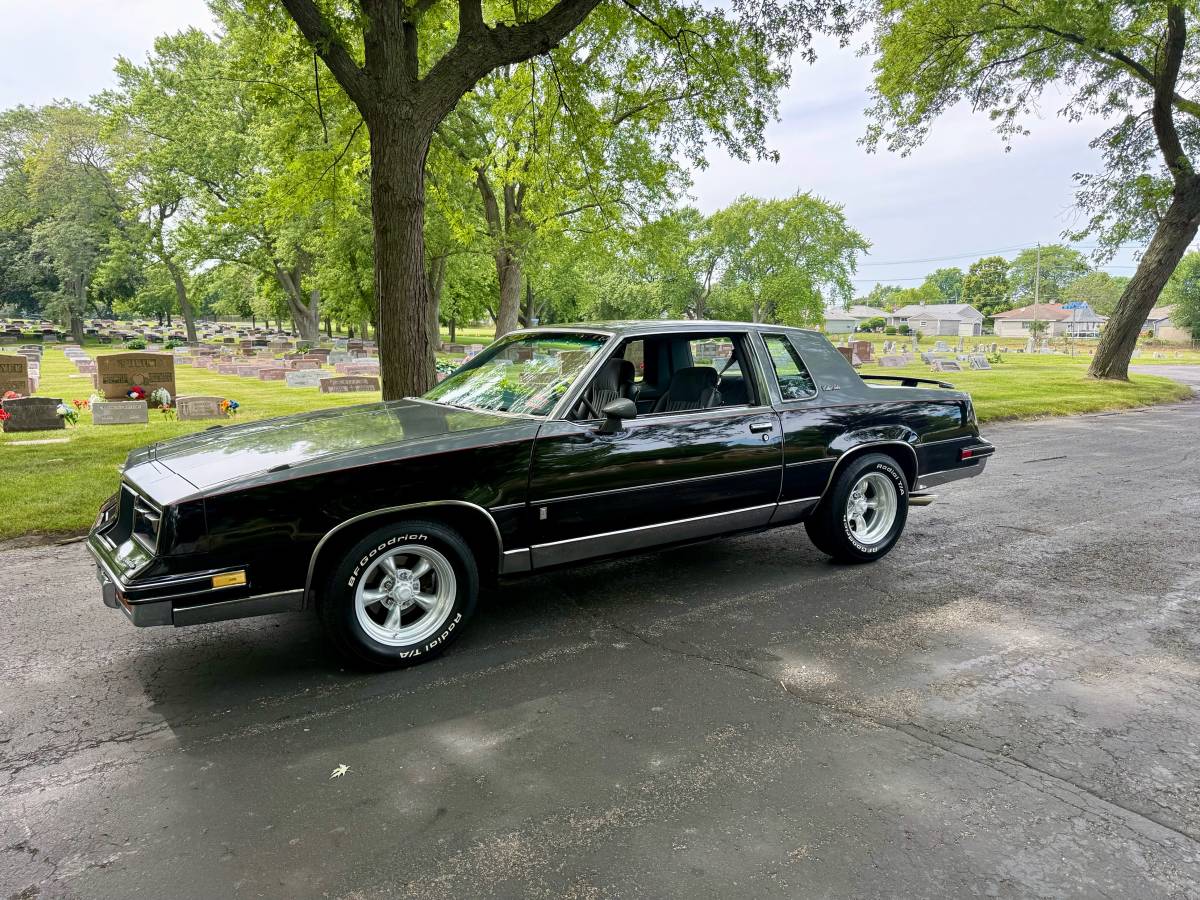 Oldsmobile-Cutlass-1986-black