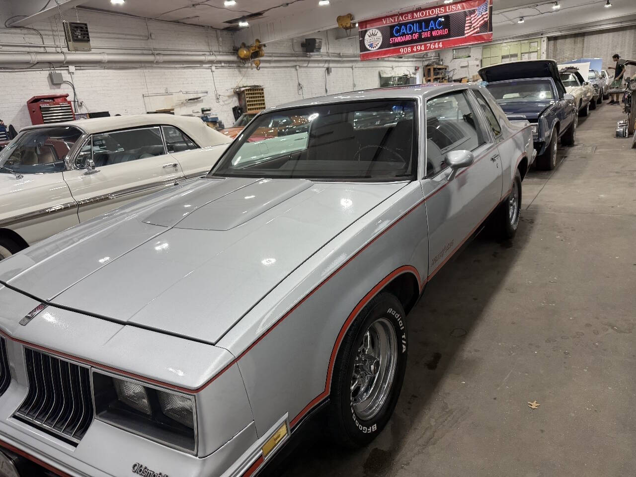 Oldsmobile-Cutlass-calais-1984-Silver-Burgundy