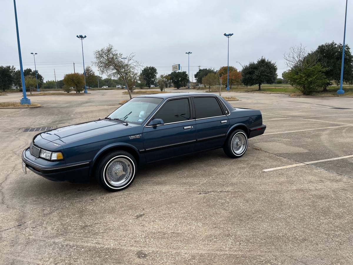 Oldsmobile-Cutlass-ciera-1990-blue