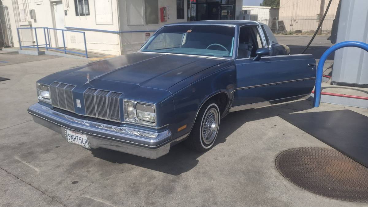 Oldsmobile-Cutlass-supreme-1978-blue