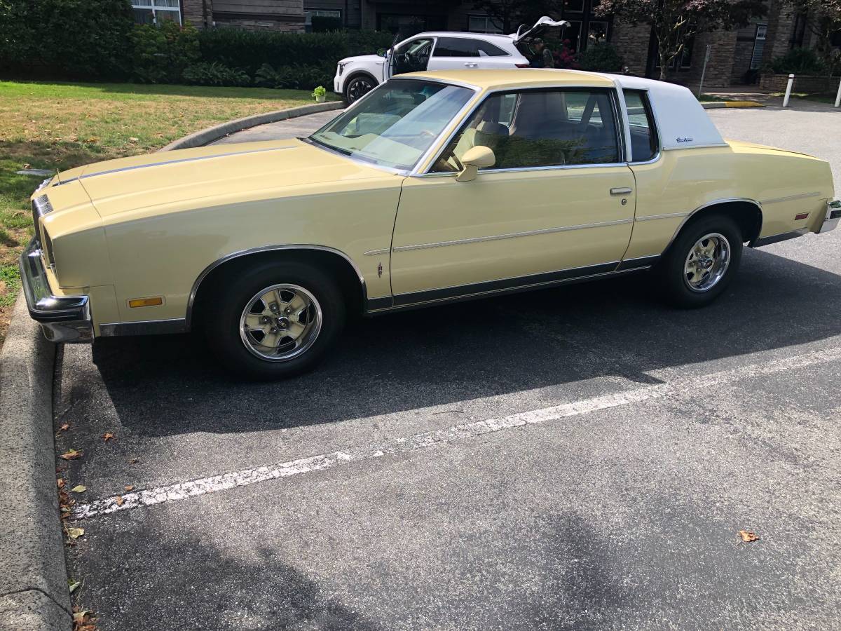 Oldsmobile-Cutlass-supreme-1979-yellow