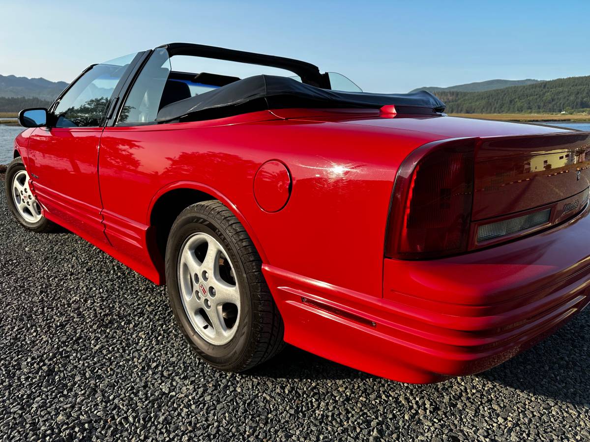 Oldsmobile-Cutlass-supreme-1994-red