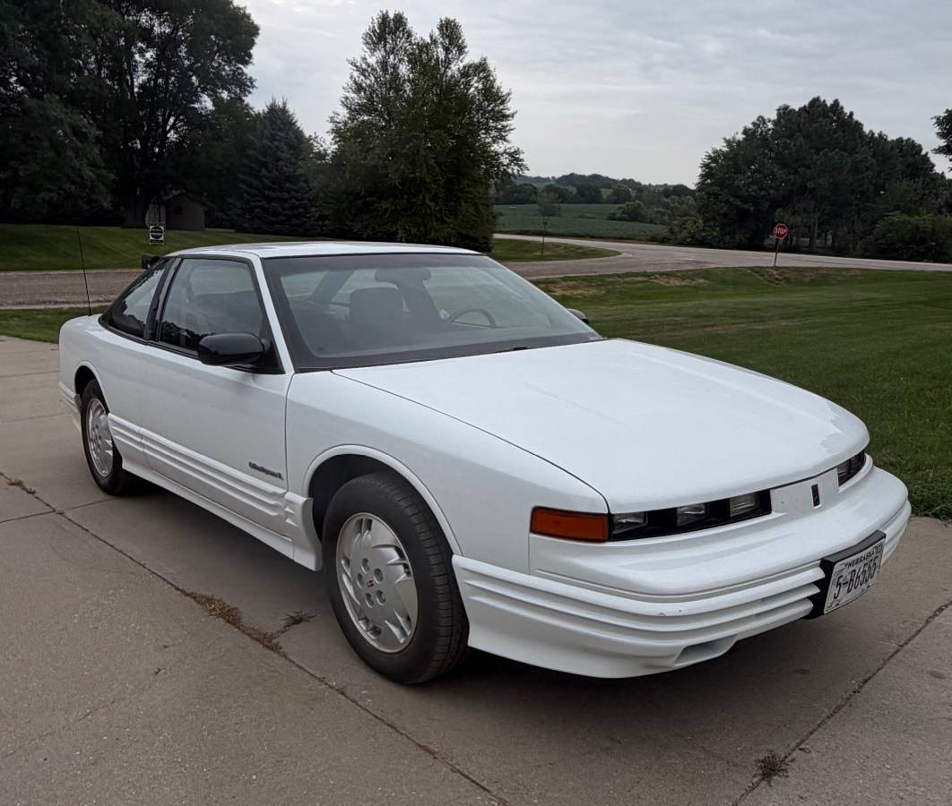 Oldsmobile-Cutlass-supreme-1994-white