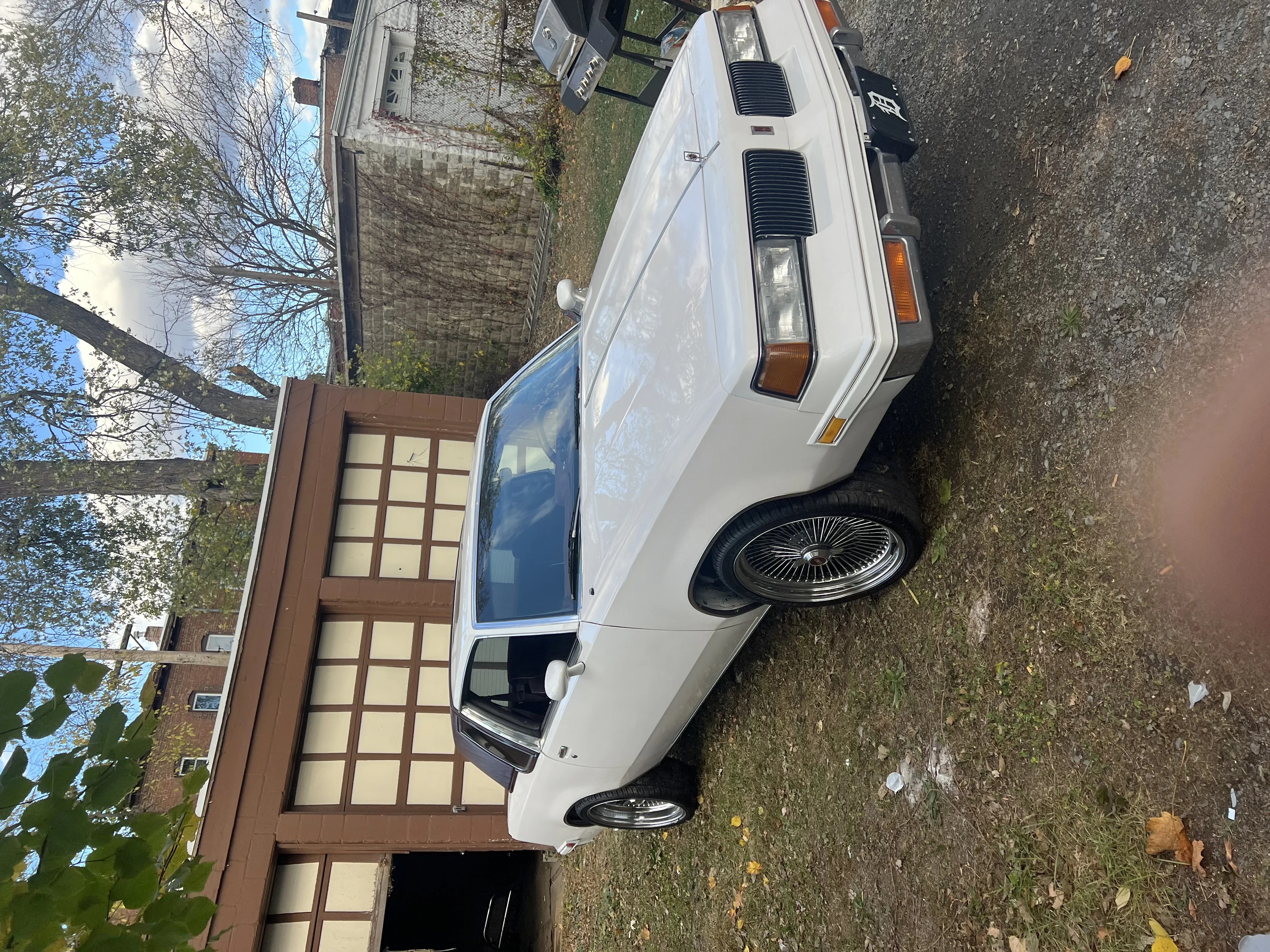 Oldsmobile-Cutlass-supreme-classic-coupe-1988-White-Burgundy